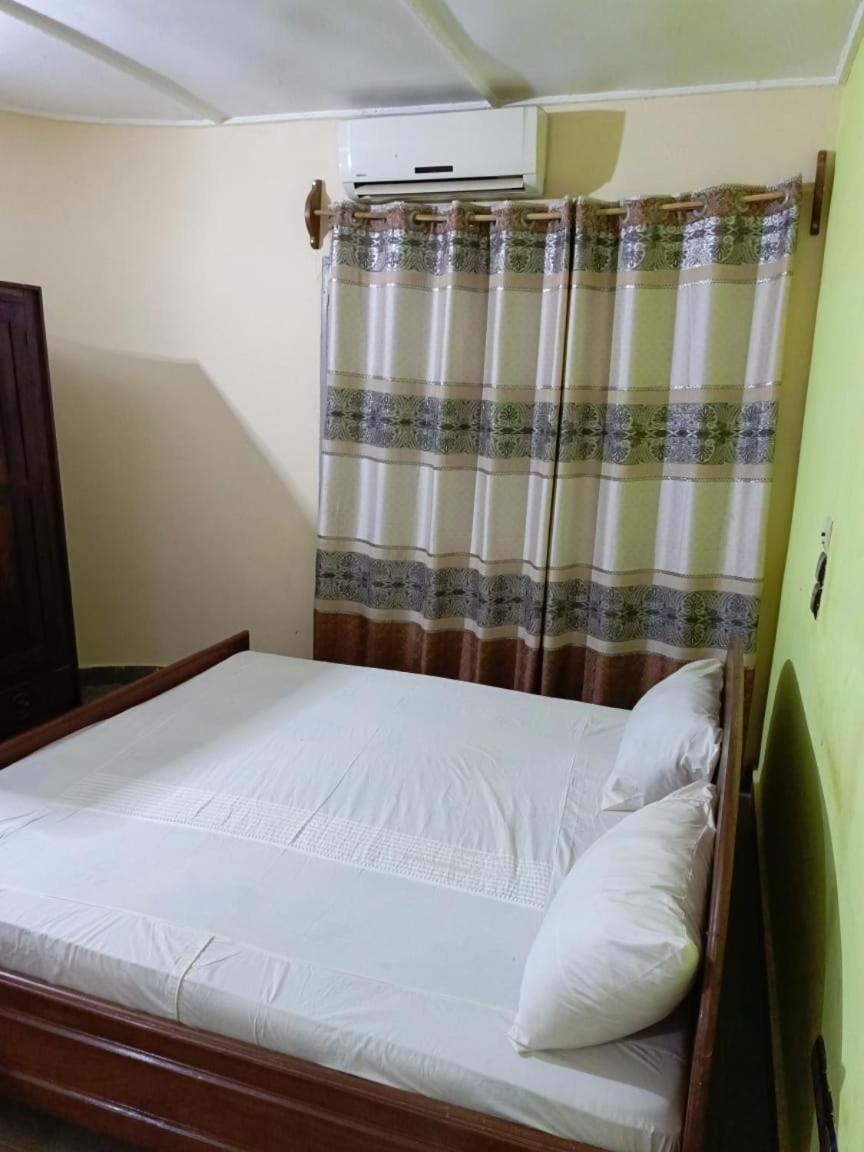 Abz Guest House Abomey Bagian luar foto